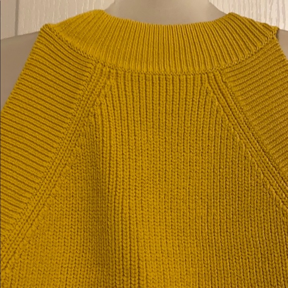 Wilfred Sleeveless Yarn Crop - Picture 3 of 4